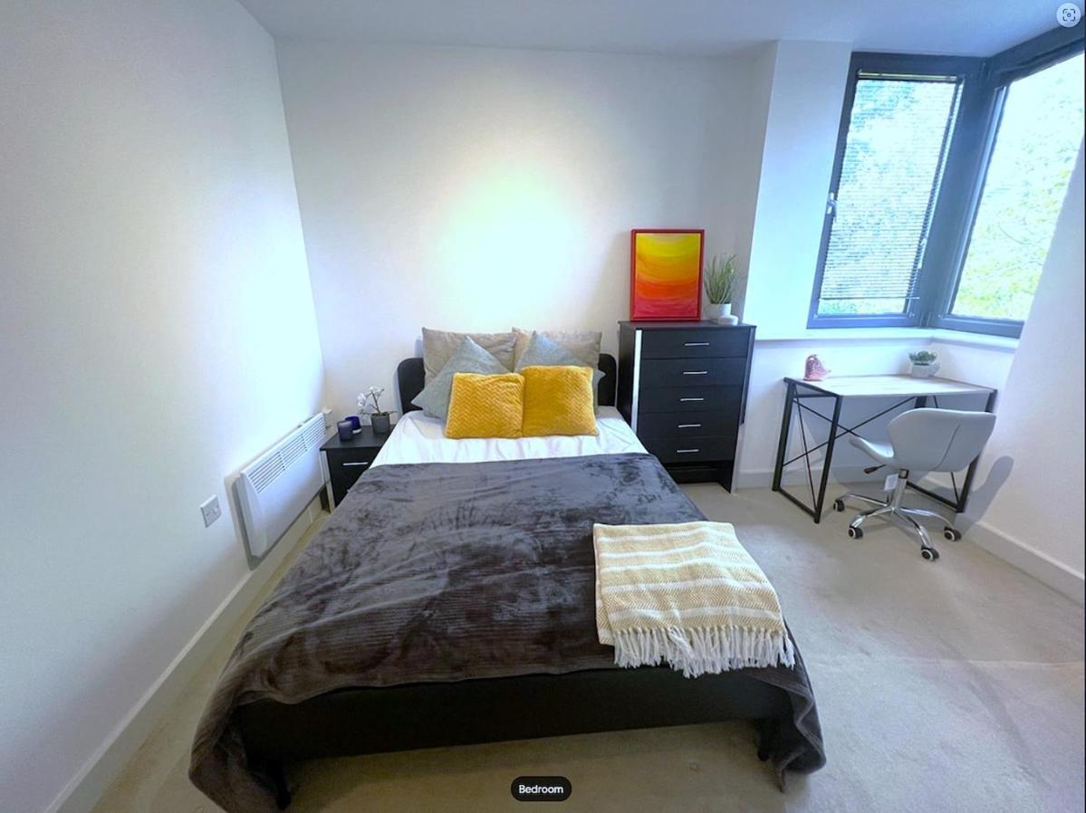 Stylish And Modern 1-bedroom Flat Near Town Apartment