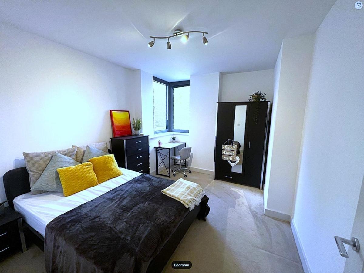 Apartment Stylish And Modern 1-bedroom Flat Near Town *